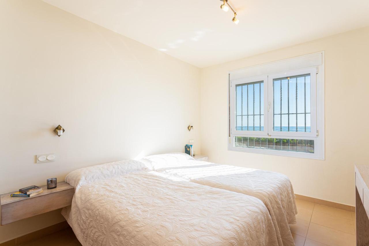 Charming Villa On The Seafront Marbellac Extérieur photo