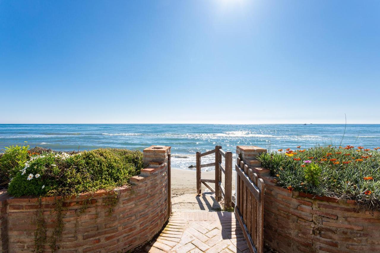 Charming Villa On The Seafront Marbellac Extérieur photo