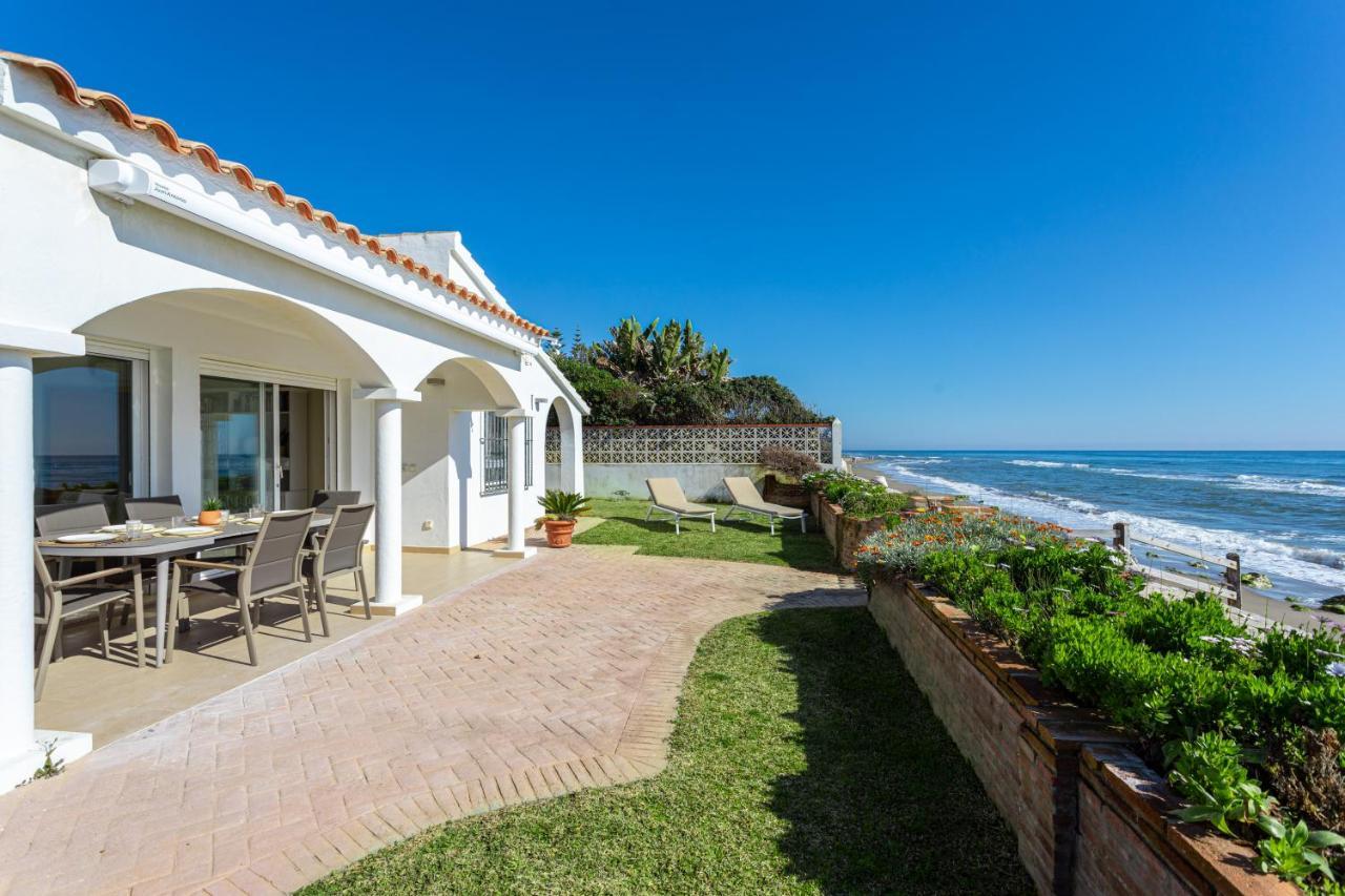 Charming Villa On The Seafront Marbellac Extérieur photo